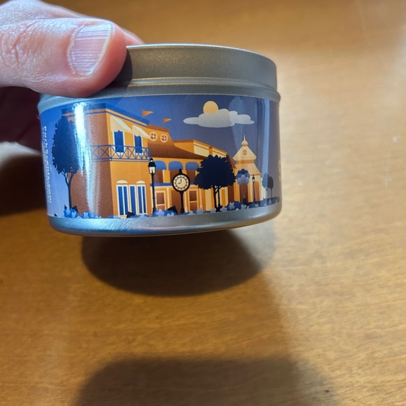 Disney's Main Street Park Scents Candle - Picture 6 of 8
